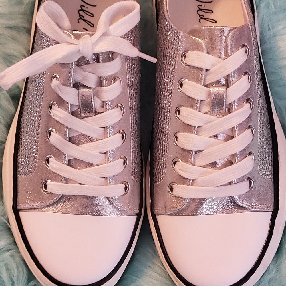 Wild Pair size 9